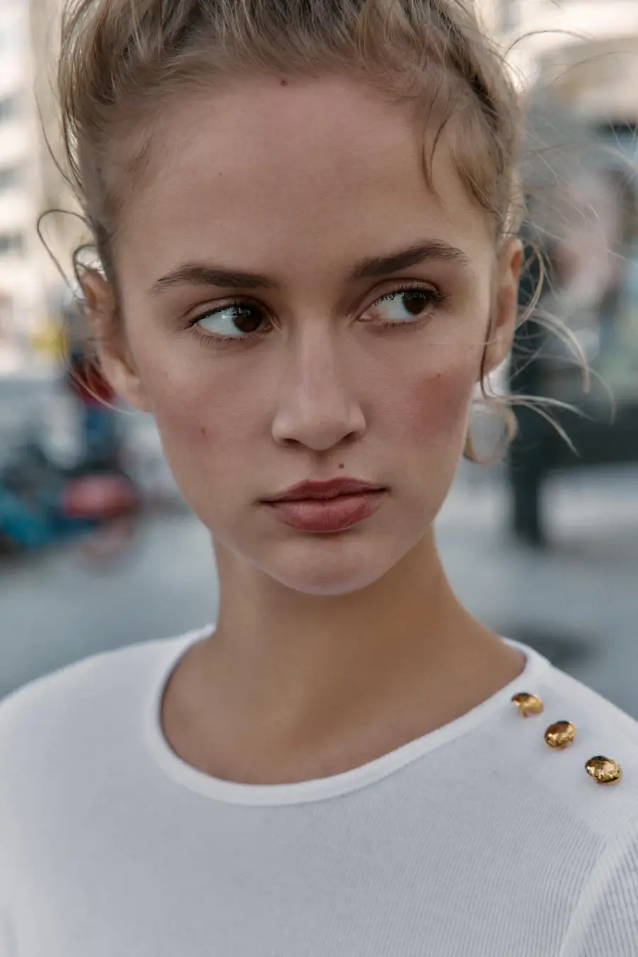 RIBBED T-SHIRT WITH BUTTONS