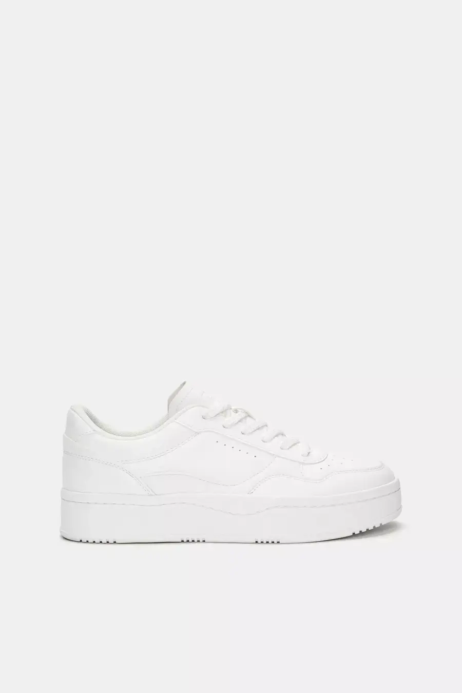 Sneakers with thick sole