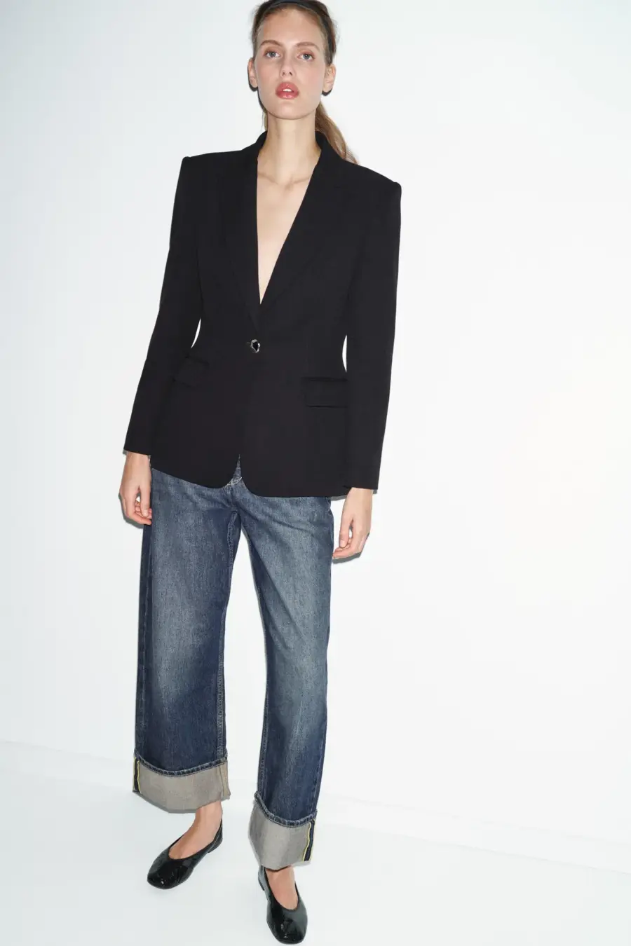 FITTED BLAZER WITH SHOULDER PADS