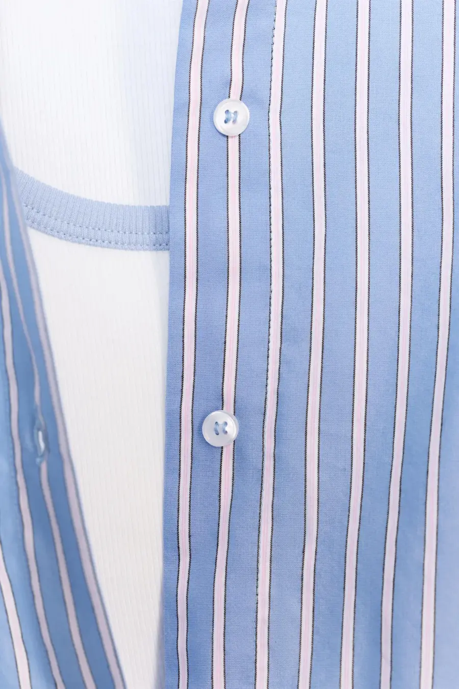 OVERSIZE SHIRT WITH BELT AND T-SHIRT