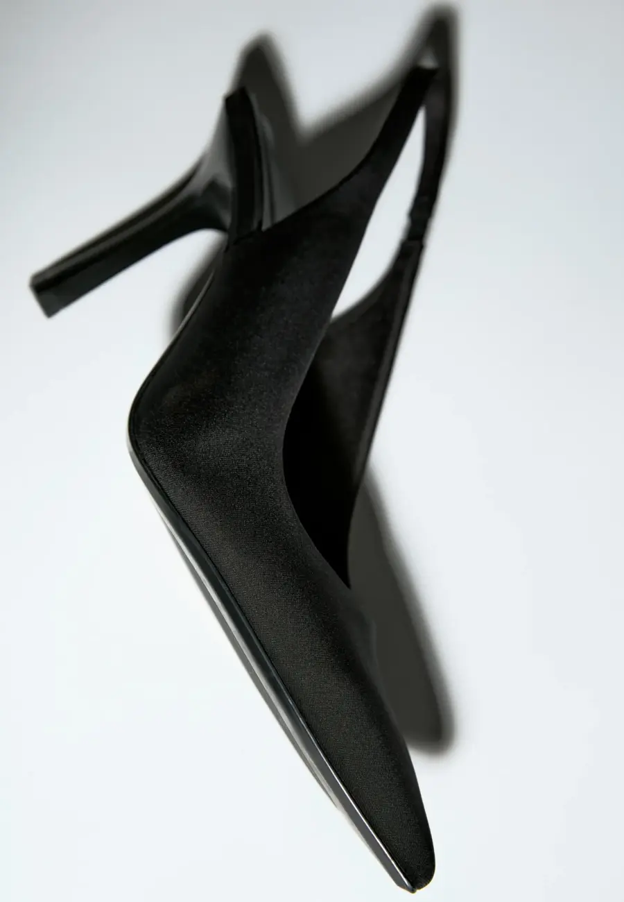 Basic slingback shoes