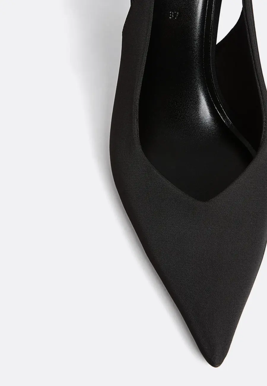 Basic slingback shoes