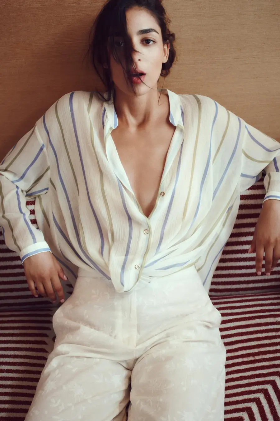 SHIRT WITH STRIPES AND A SHINY THREAD