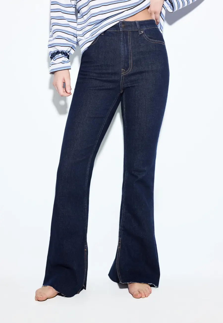 D74 Flared jeans with slit