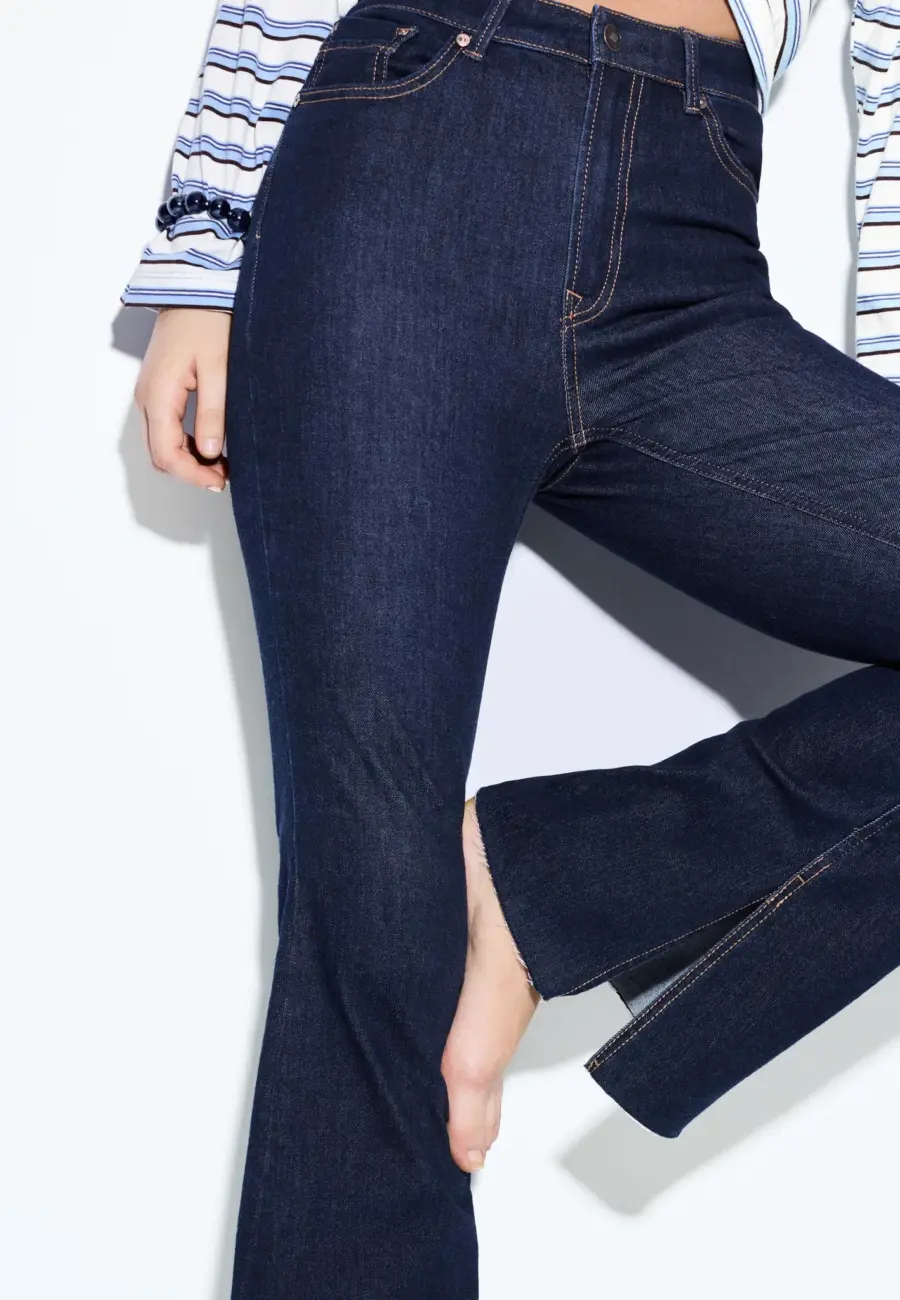 D74 Flared jeans with slit