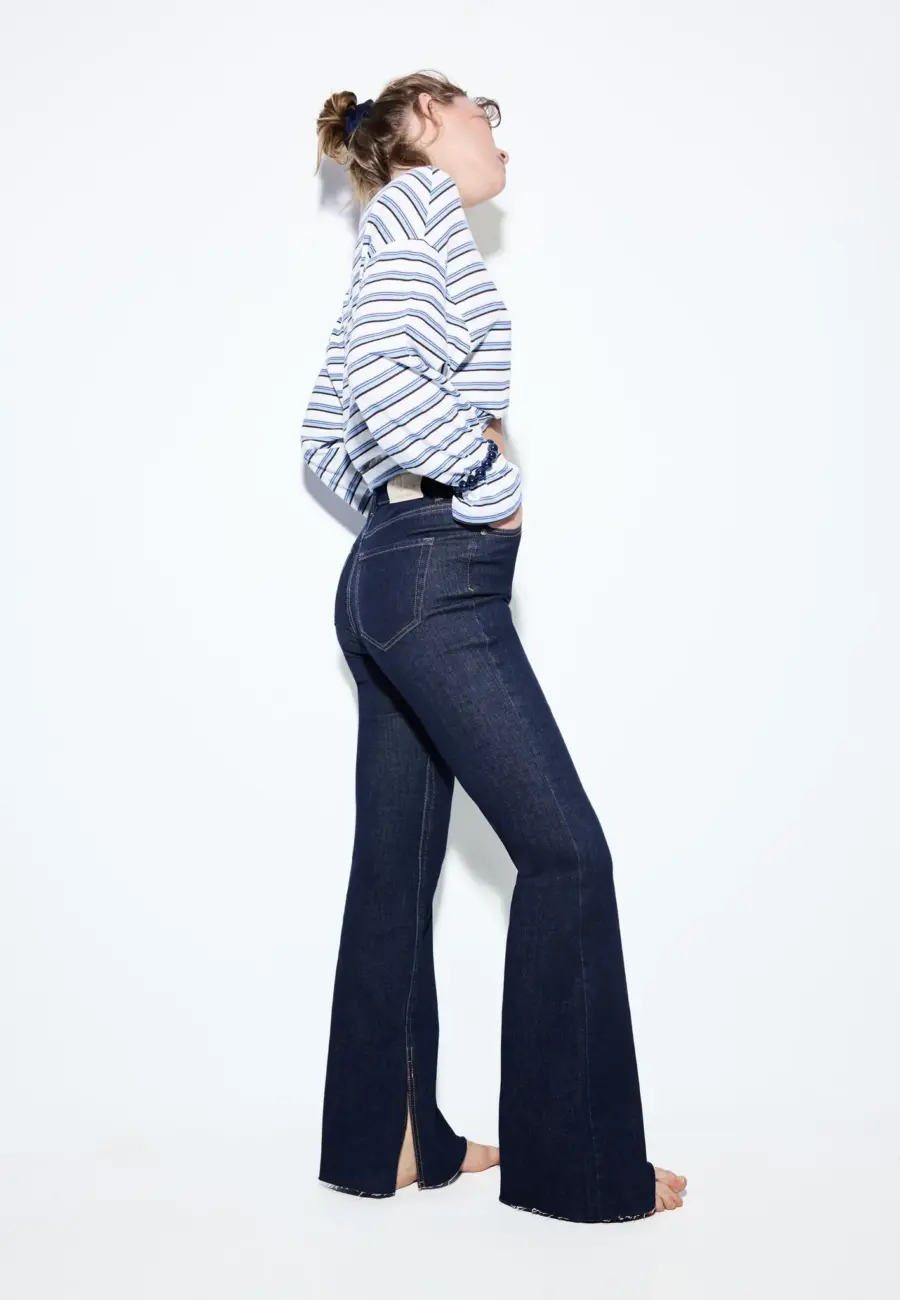 D74 Flared jeans with slit