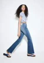 D74 Flared jeans with slit