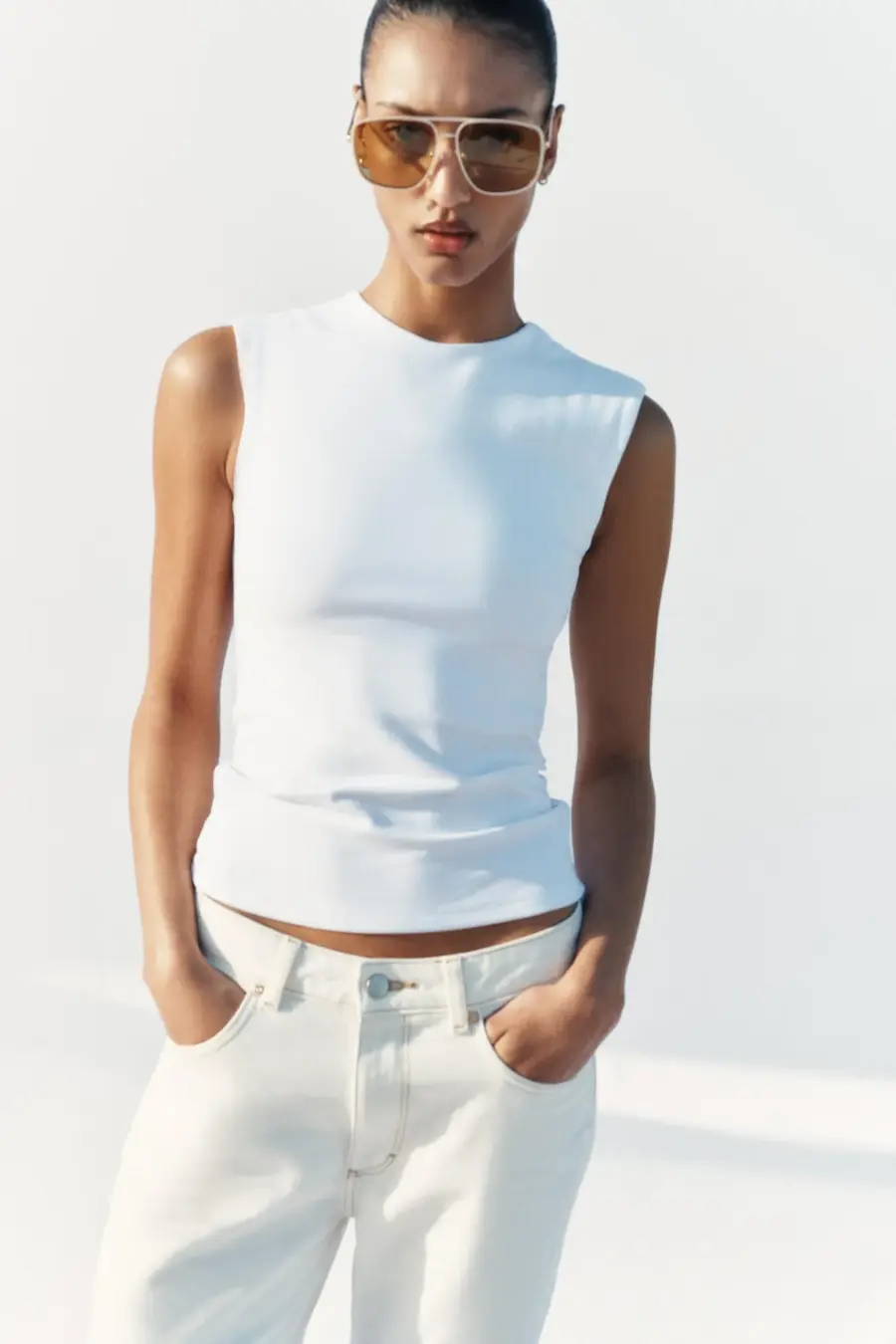 SLEEVELESS TOP
