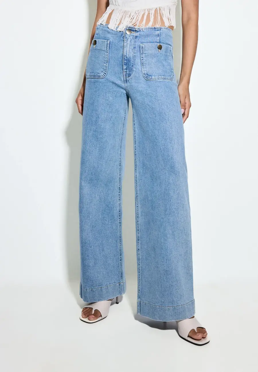 D77 Minimalist Jeans with Pockets