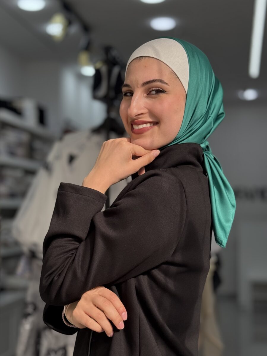 منديل مربع ستان سادة