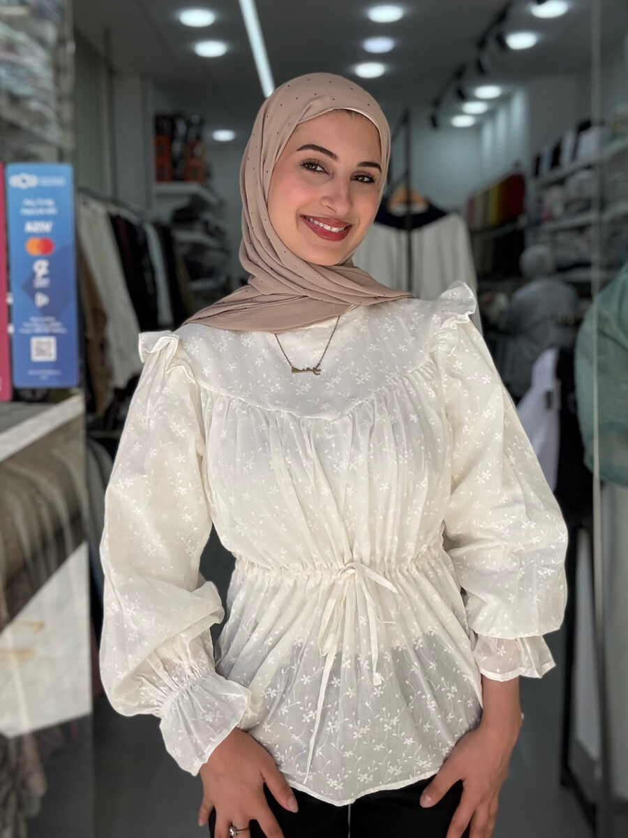بلوز أبيض