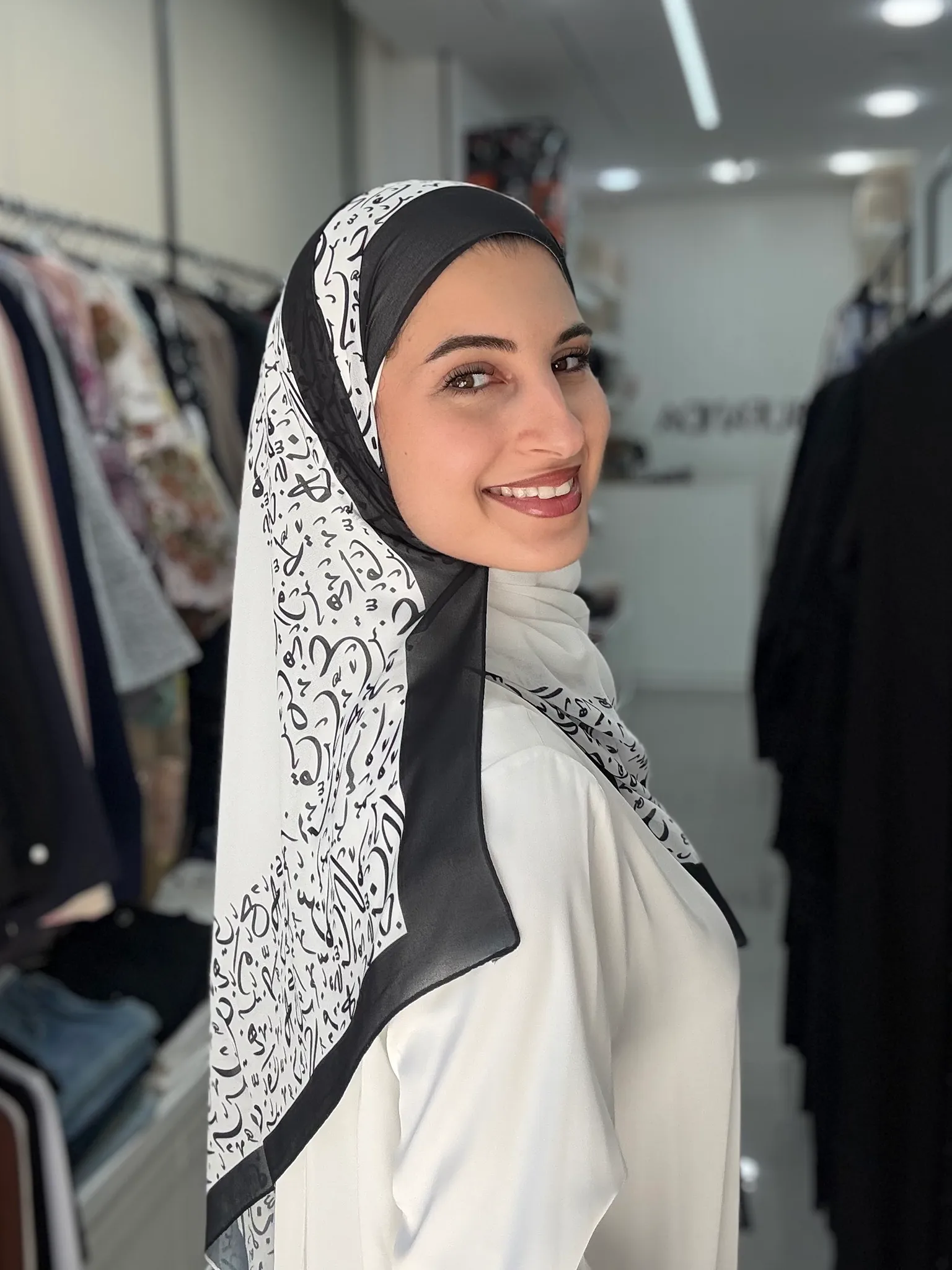 حروف عربيّة | شيفون معرّق
