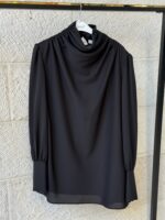 بلوز سادة مع قبة