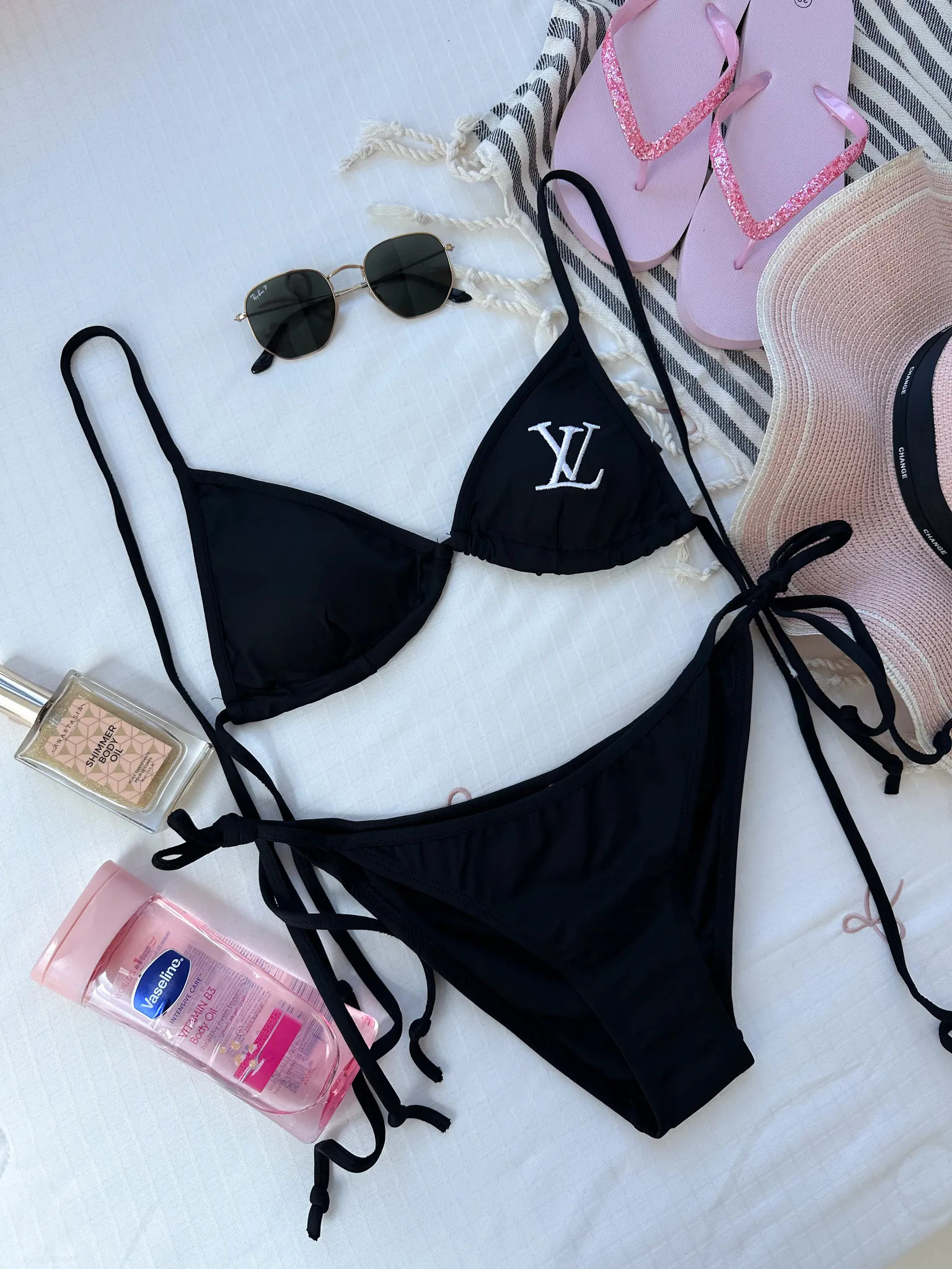 بكيني LV اسود مختوم بالكامل