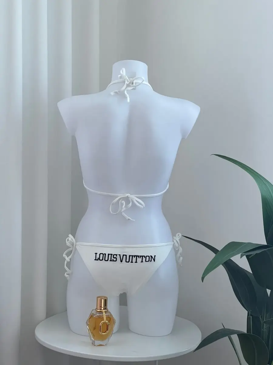 بكيني LV ابيض مختوم بالكامل