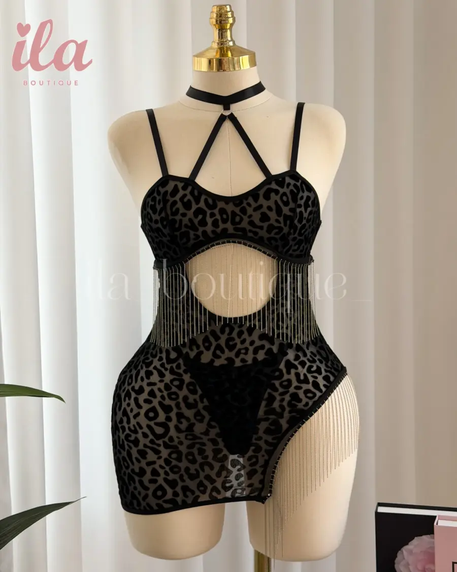 فستان اسود سترس فضي مخمل