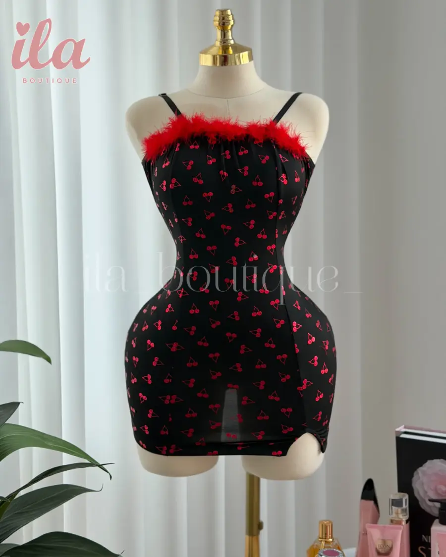 فستان اسود كرز