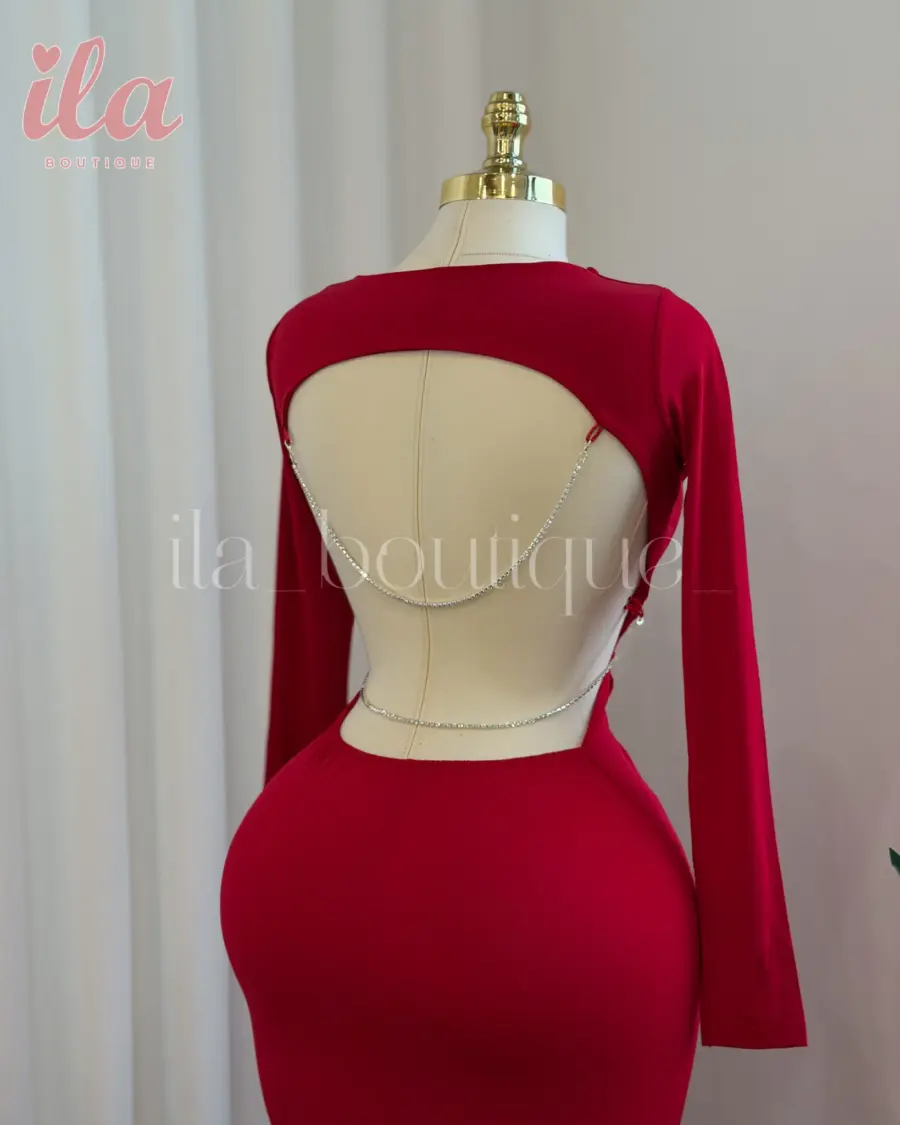 فستان احمر طويل