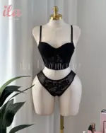 داخلي كورسيه اسود بلمع دانتيل