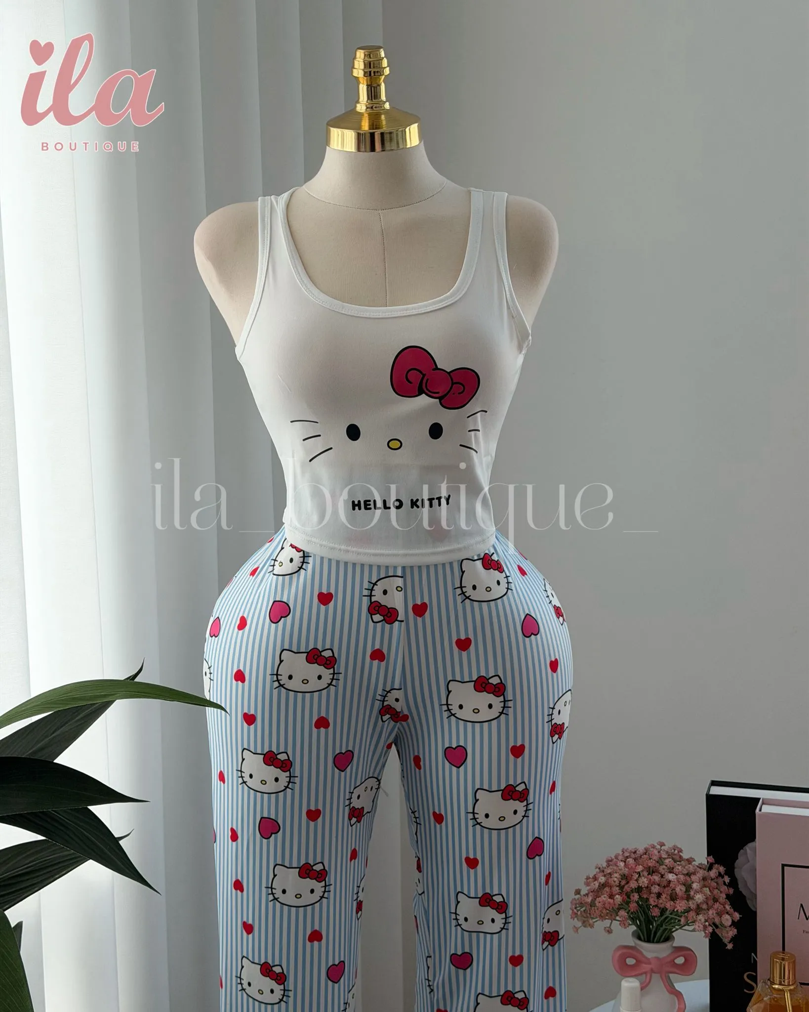 بيجاما هيلو كيتي توب ابيض و بنطلون ازرق