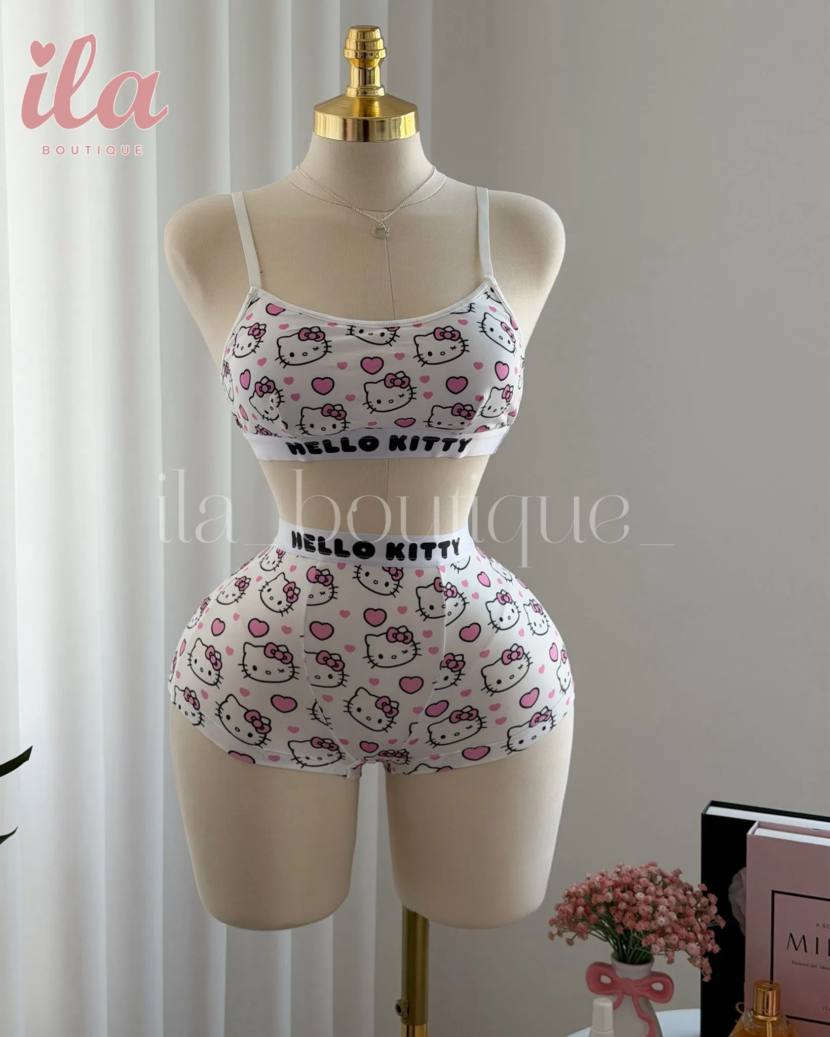 طقم هيلو كيتي قطعتين ابيض و زهري