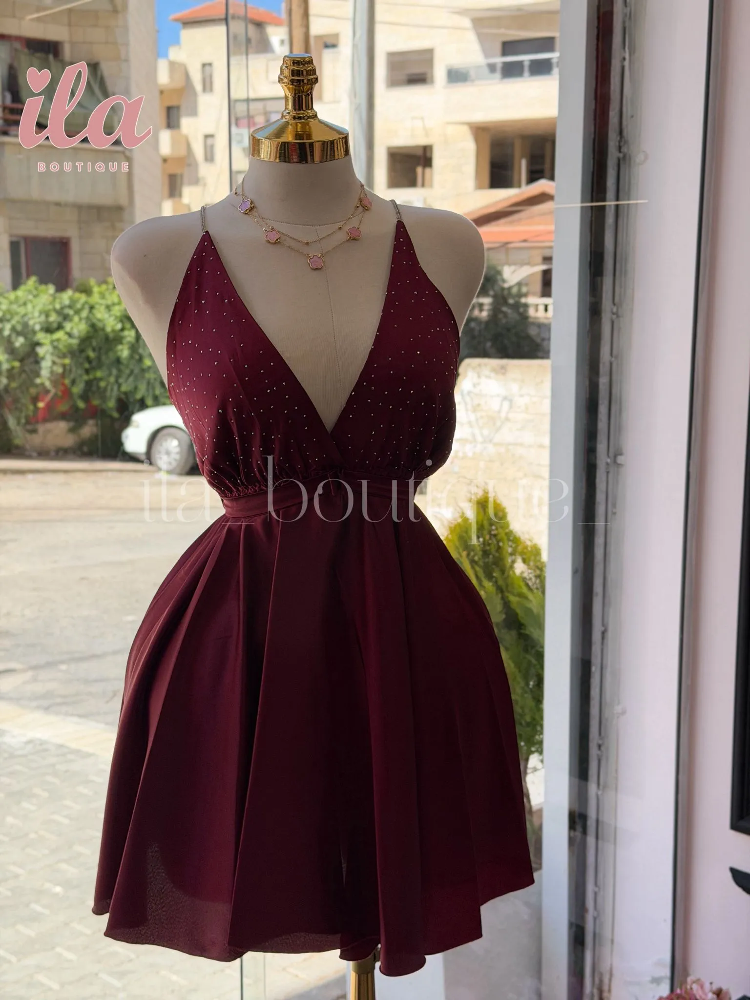 فستان برغندي ستان قصير مع سباركلز