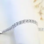 سوار بتصميم بيضاوي مع زركون أبيض لون فضي FJ