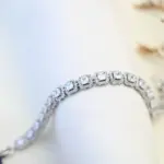 أسوارة FJ بتصميم مربعات زركون