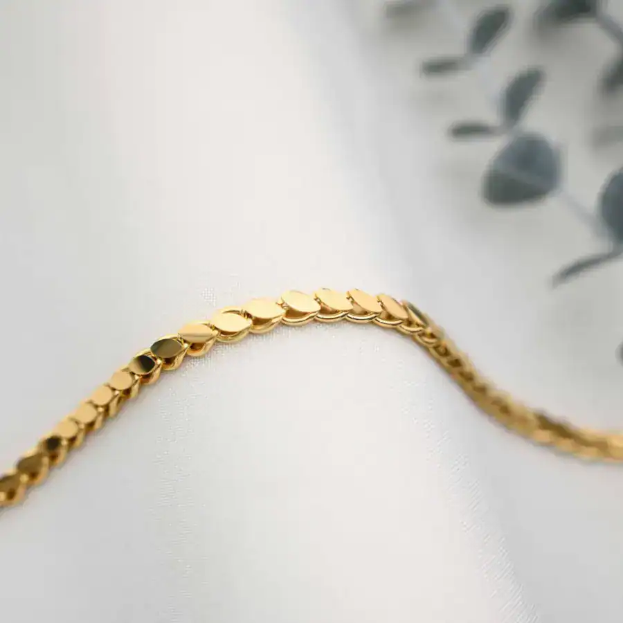 سوار أوج دبي الأنيق ذو السلسلة البيضاوية المطلية بالذهب