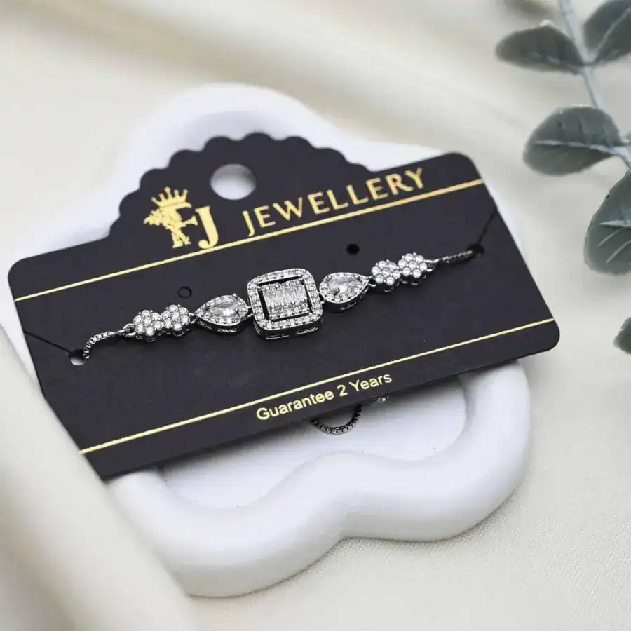 سوار من الفضة مرصع بالزركونيا المكعبة