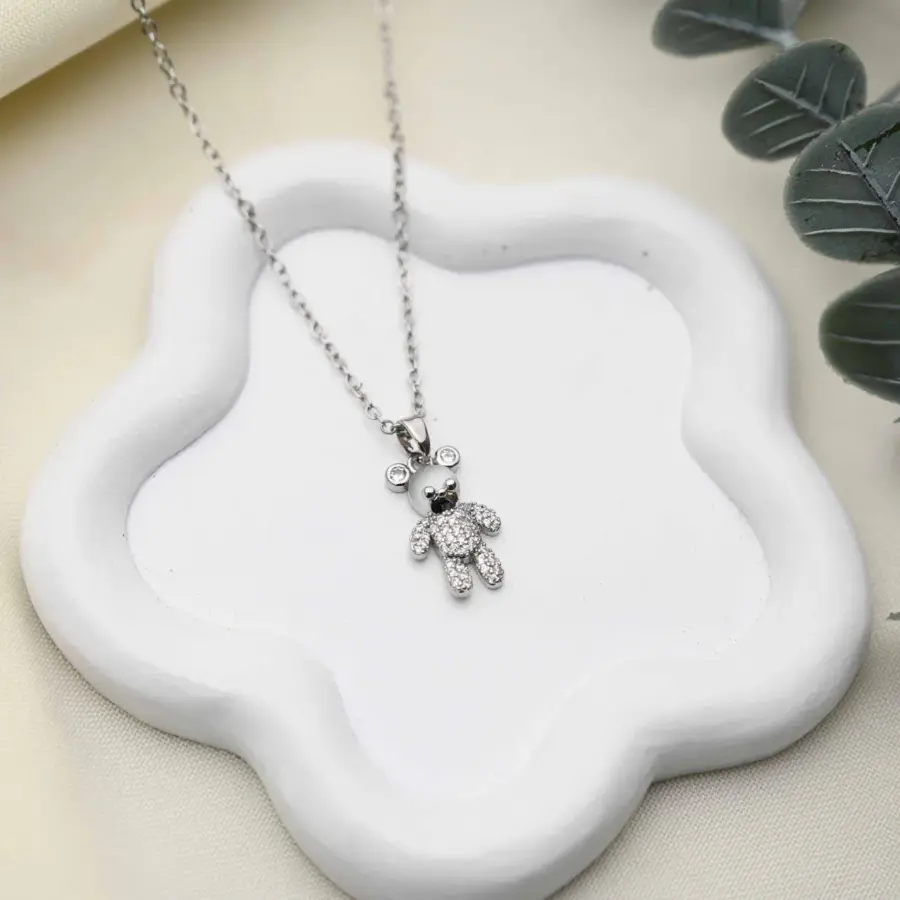 قلادة الدب المرصعة