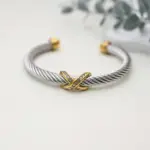 سوار مفتوح من الفولاذ المقاوم للصدأ على شكل حرف X