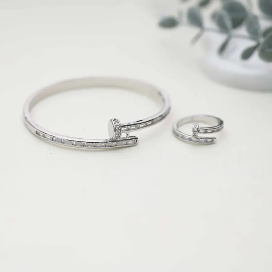 طقم جوست أون كلو (المسمار)