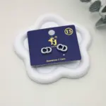أقراط حرف CD