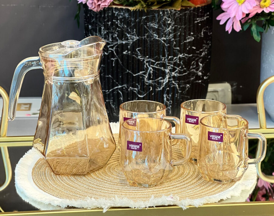 طقم شاف مع 4 كاسات زجاج عسلي