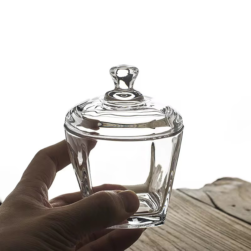 سكرية مع غطاء زجاج