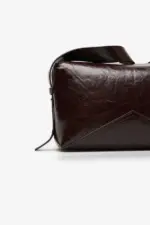 Shoulder pocket cuts