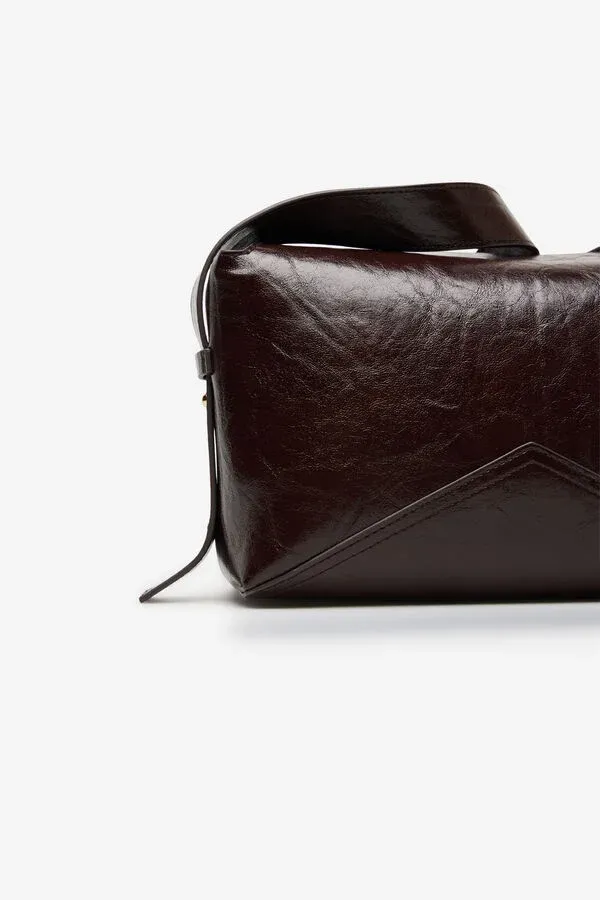 Shoulder pocket cuts
