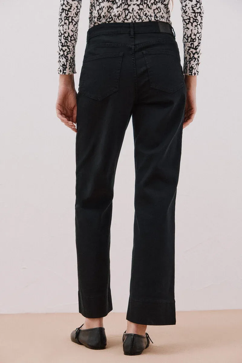 Buttons pants