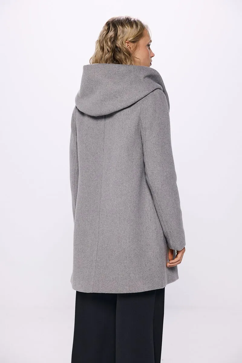 Hooded coat with buttons