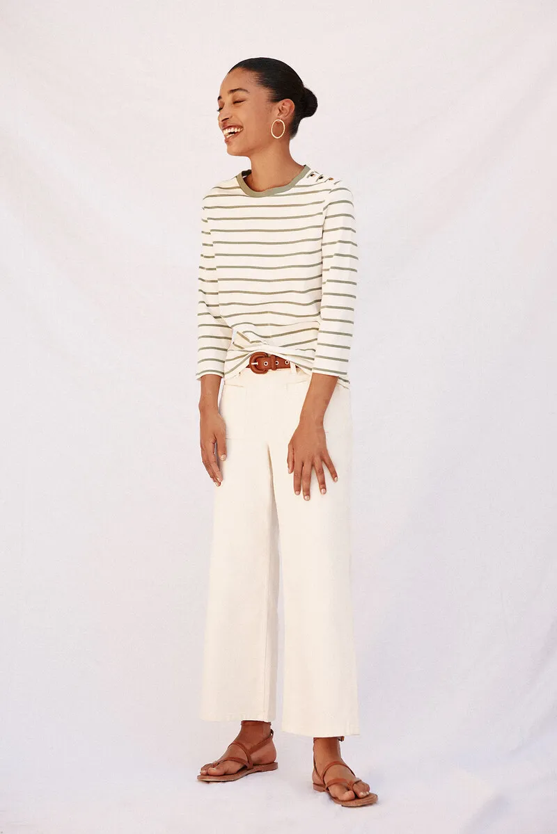 Basic T-shirt with gold buttons