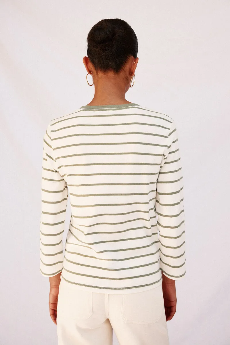 Basic T-shirt with gold buttons