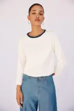 Basic T-shirt with gold buttons