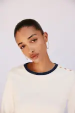 Basic T-shirt with gold buttons