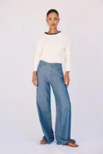 Basic T-shirt with gold buttons