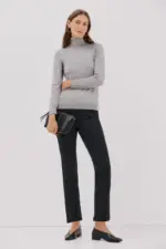 Basic crossbody bag with stitching