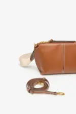 Basic crossbody bag with stitching