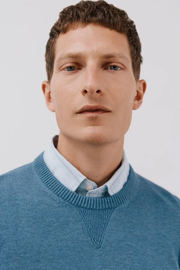 Fine knit cotton round neck sweater