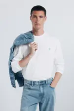 Basic long-sleeved T-shirt with a soft finish