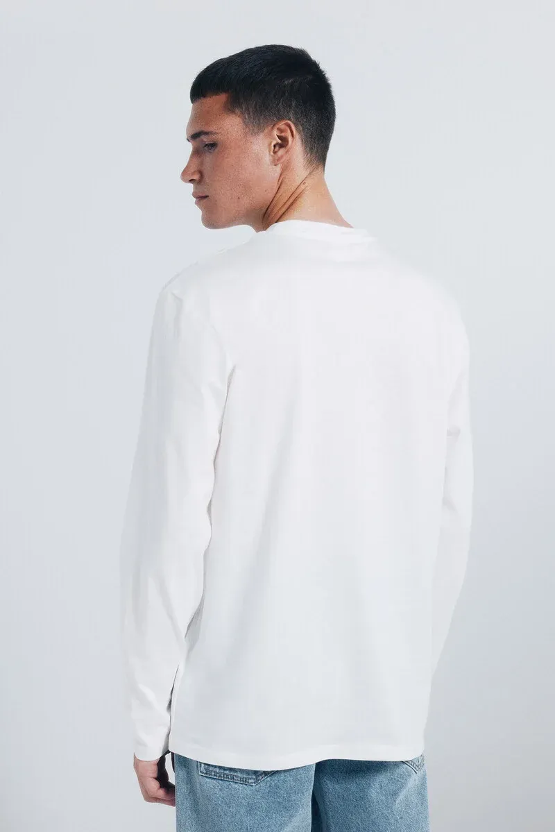 Basic long-sleeved T-shirt with a soft finish